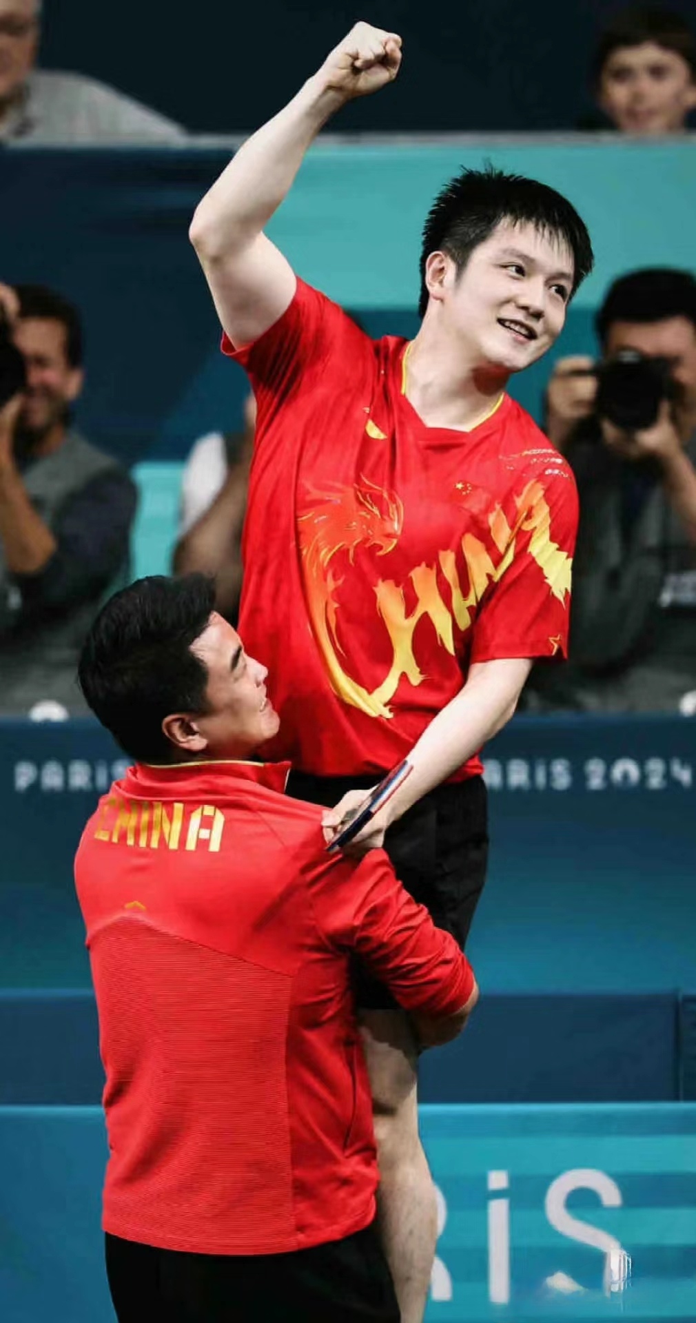 比利时乒乓球队强势中国乒乓球队，樊振东完成帽子戏法