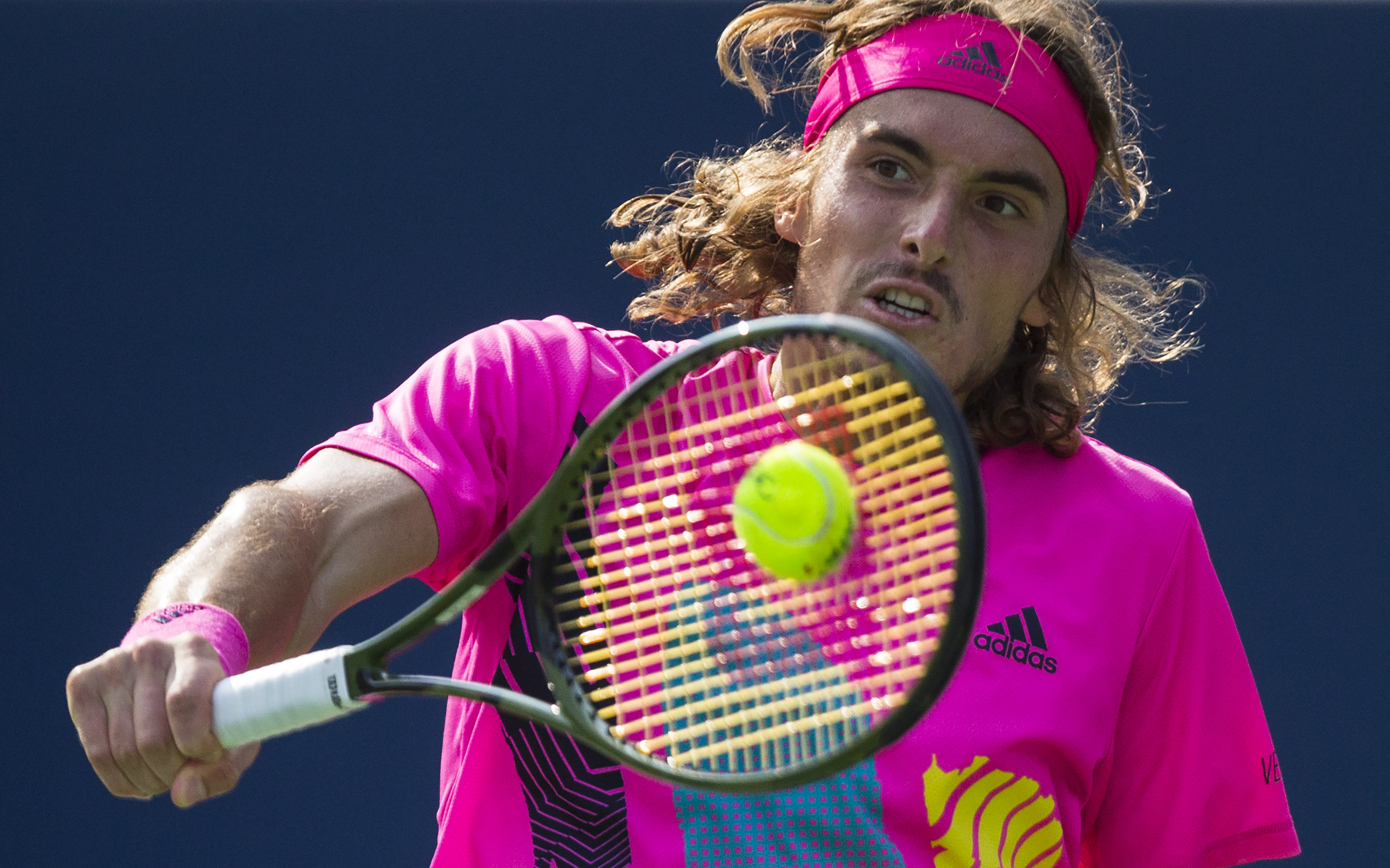 lol竞猜-包含西班牙网球队完胜英国网球队，西西帕斯高光表现的词条