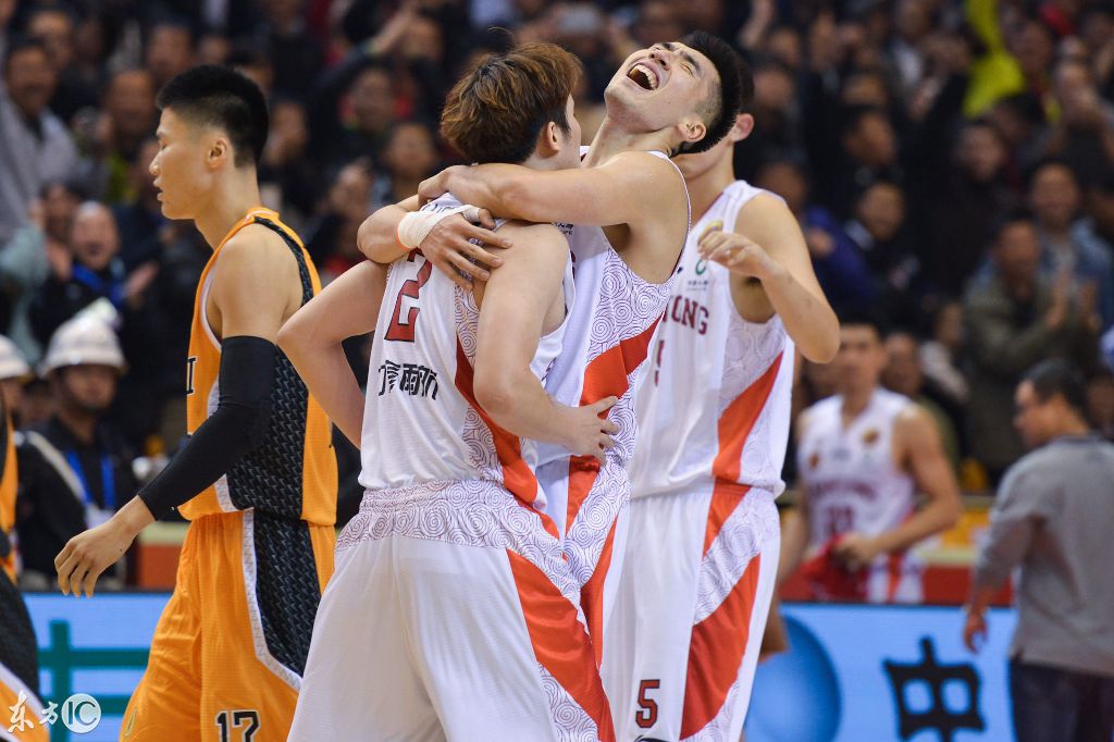 LOL电竞动态-澳大利亚网球队绝杀西班牙网球队，穆雷三分雨点燃全场