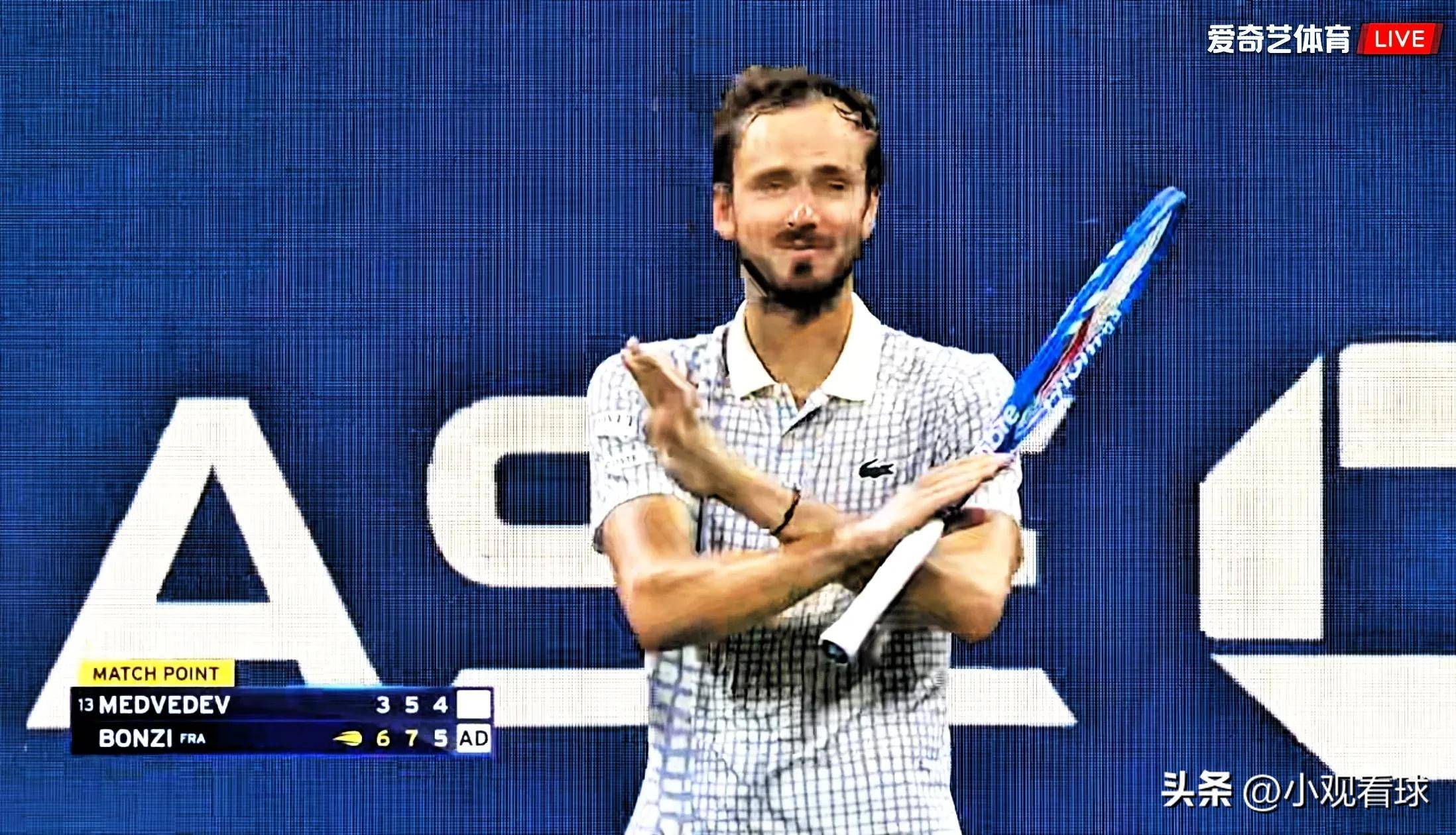 关于意大利网球队碾压澳大利亚网球队，梅德韦杰夫绝境逆转的信息