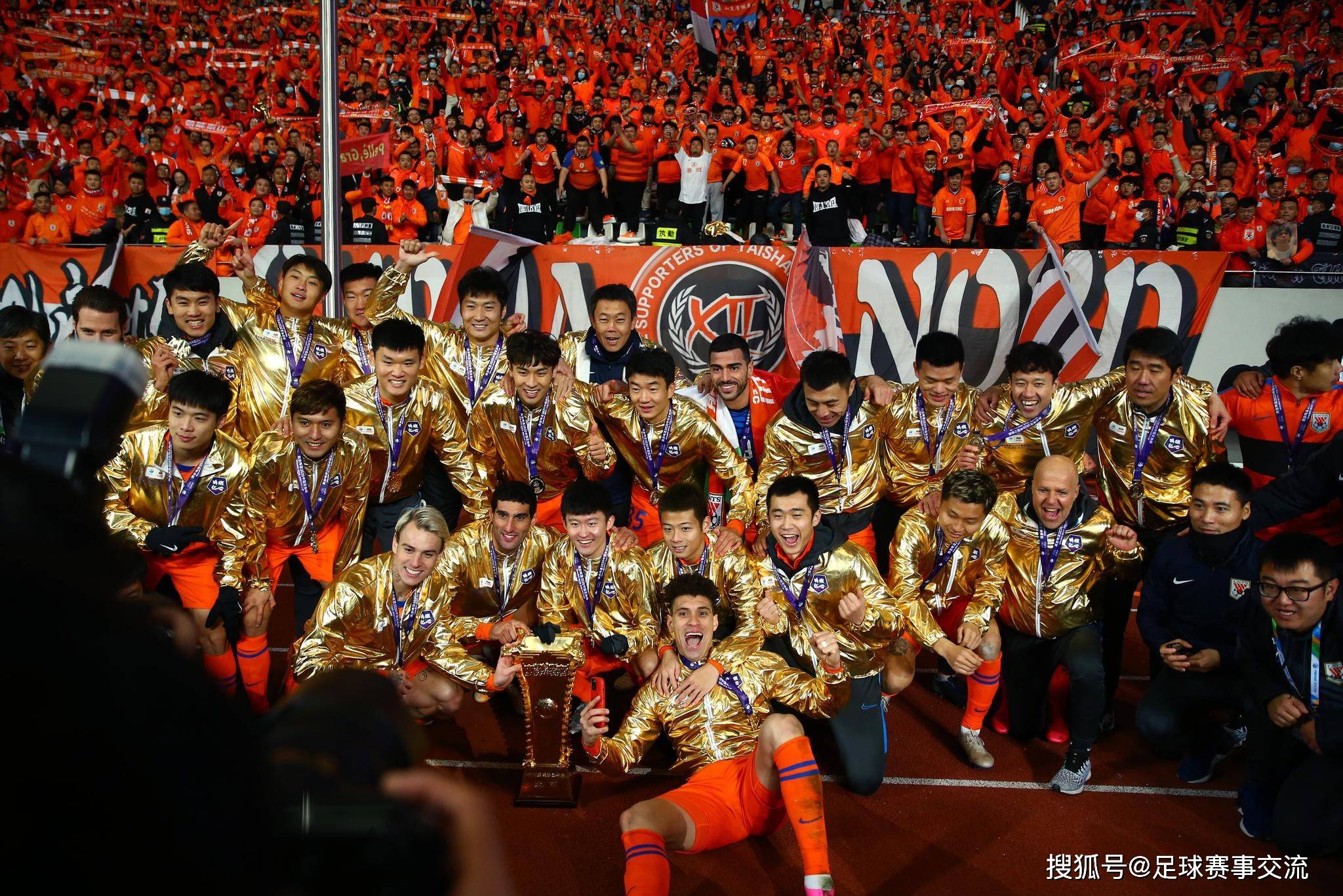 LOL英雄联盟直播-足球比赛强强对决，球员实力对比呼之欲出