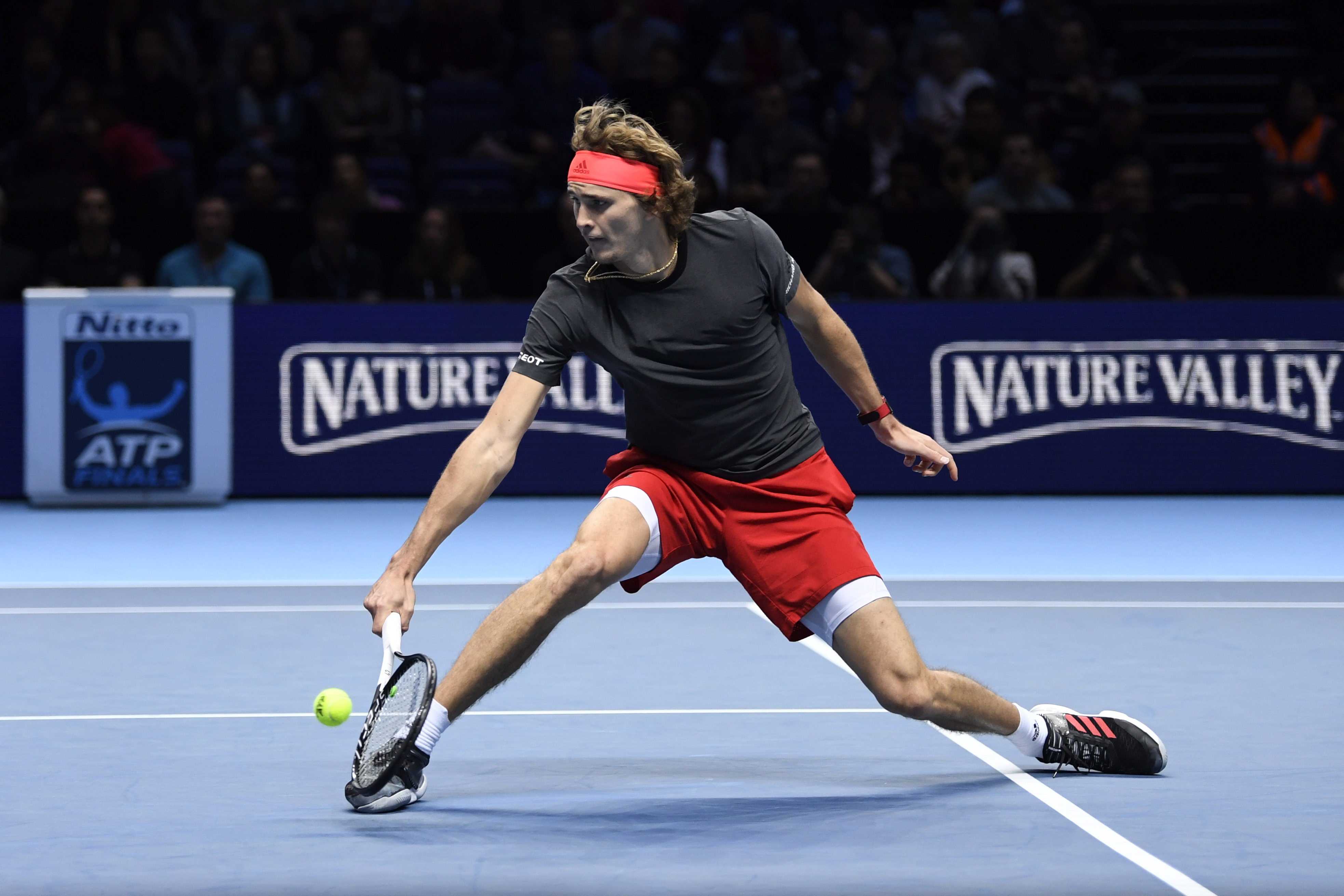 ATP总决赛鏖战年终总决赛，兹维列夫统治全场的简单介绍