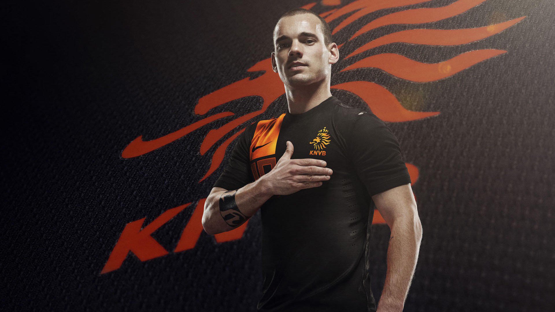 赛道与球场，霍勒迪如何在F1街道赛的节奏中接管雄鹿对尼克斯的胜利