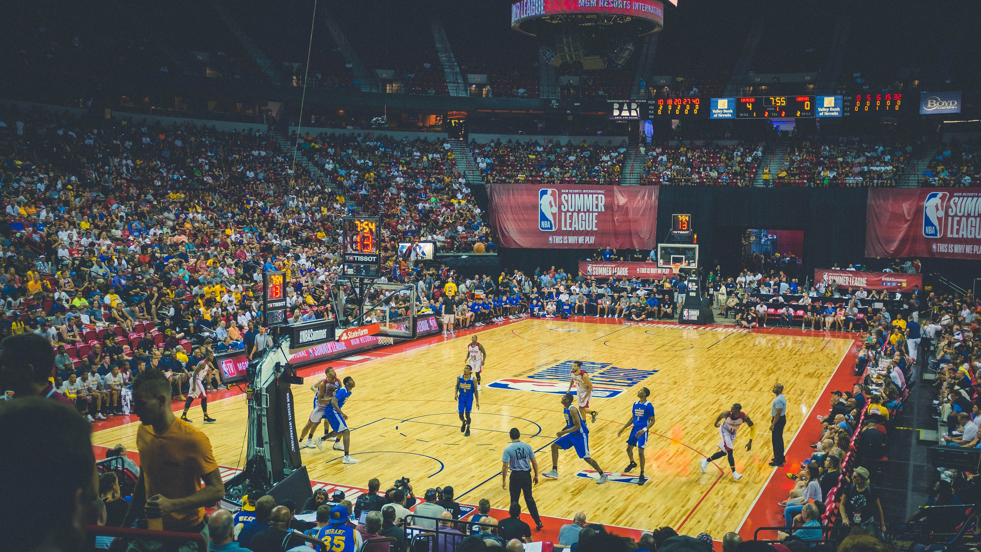 辛杜一锤定音，马来西亚队险胜印尼队上演羽坛经典对决